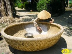 Fabrication de bateaux panier au Vietnam - Hoi An